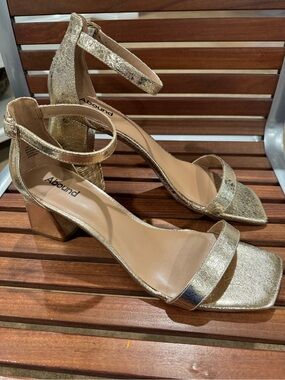 Abound Heels NWOT Gold Metallic Ankle-Strap Block Heels Sandals Womens size 13